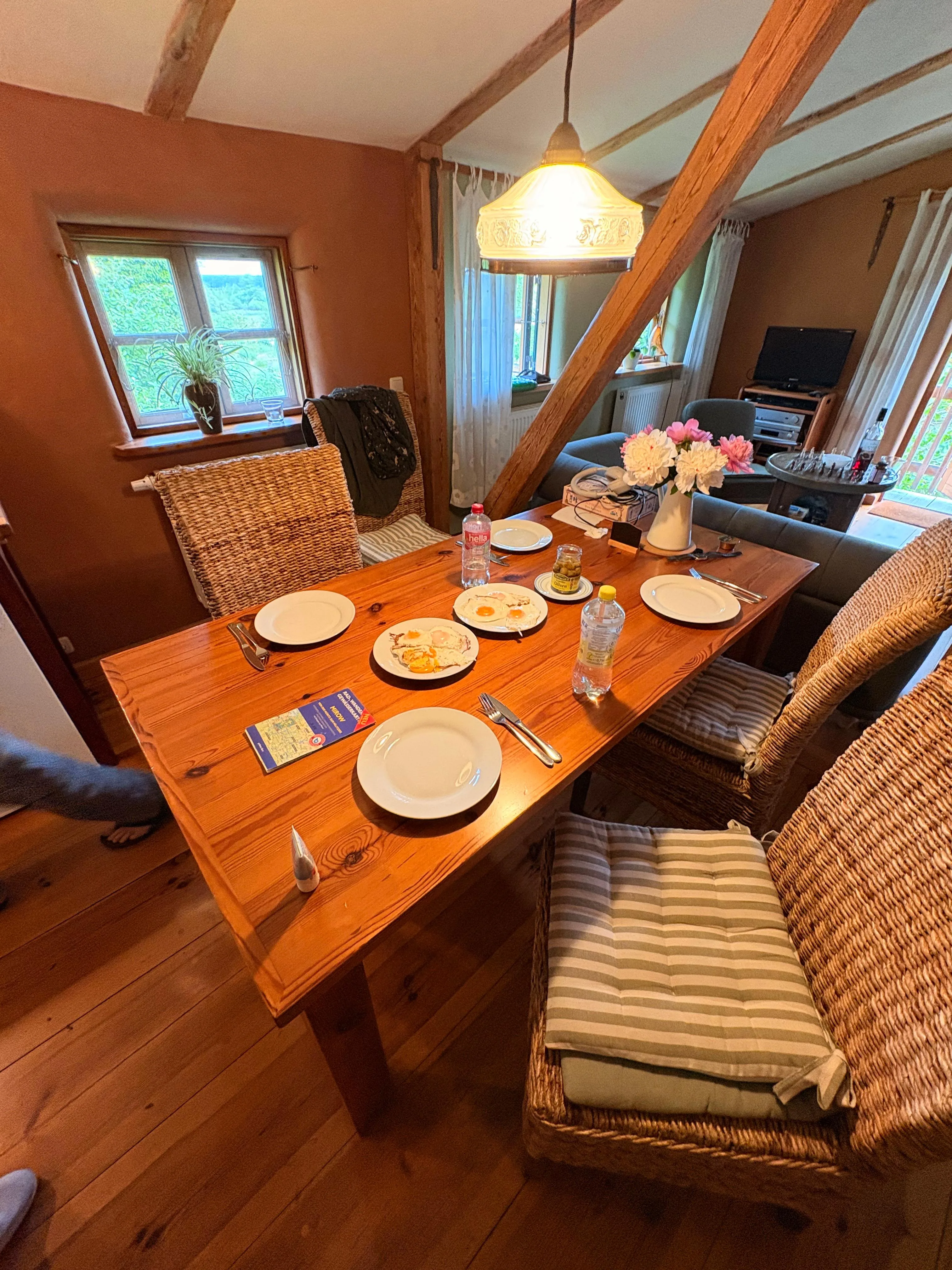 Gedeckter Tisch im Ferienhaus